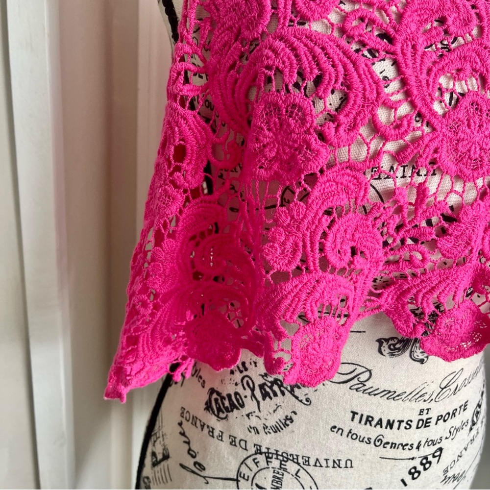 Demanding Sleeveless Crochet Crop Top Pink Sz M - Picture 6 of 15